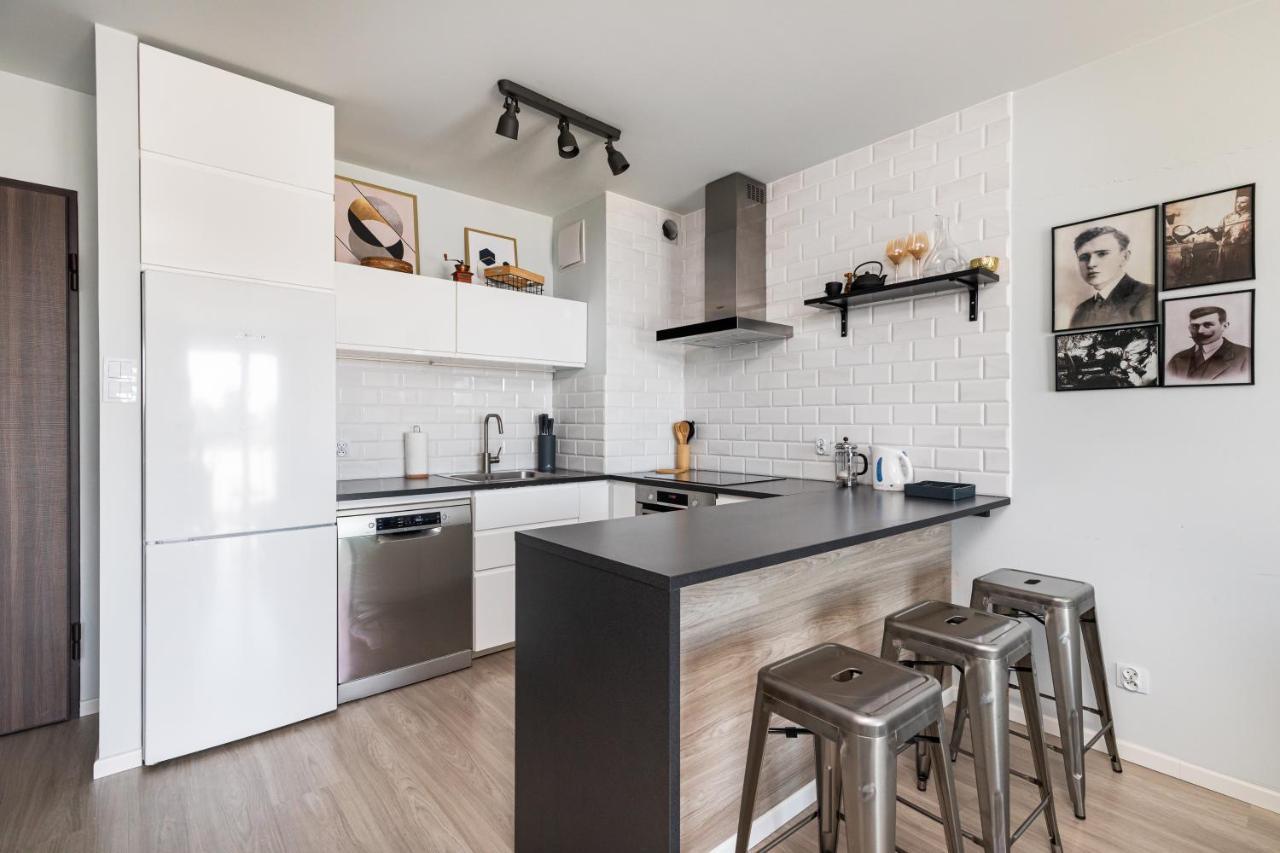Owsiana 9 - Modern Designed Apartment With Balcony By Noclegi Renters Varsóvia Exterior foto