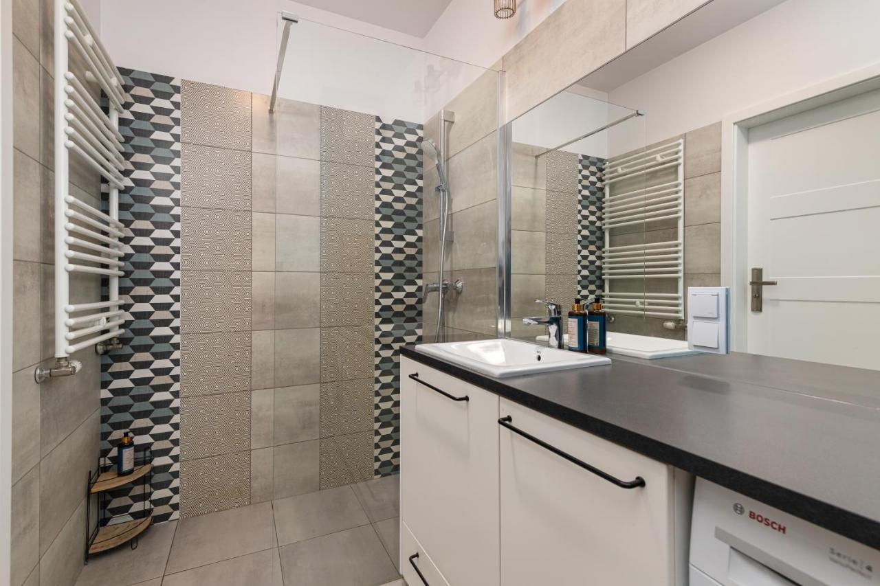 Owsiana 9 - Modern Designed Apartment With Balcony By Noclegi Renters Varsóvia Exterior foto